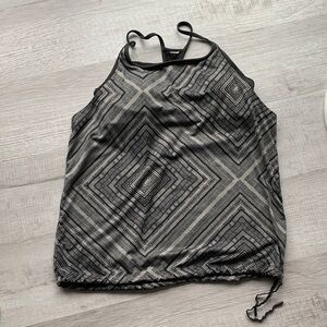 Fabletics Black and Gray Geometric Women's Athletic Top.
